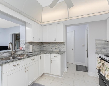 1720 Florence Avenue - Photo Thumbnail 11