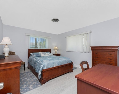1720 Florence Avenue - Photo Thumbnail 24