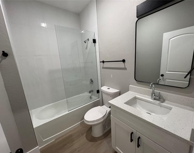 12128 Henley Avenue - Photo Thumbnail 8