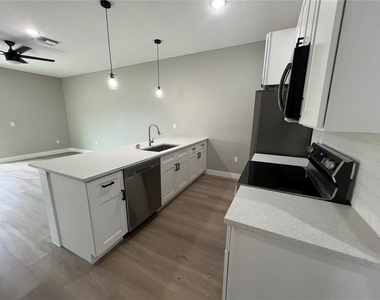 12128 Henley Avenue - Photo Thumbnail 4