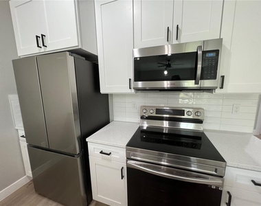 12128 Henley Avenue - Photo Thumbnail 5