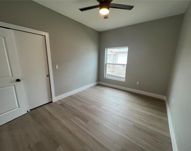 12128 Henley Avenue - Photo Thumbnail 10