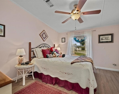 1000 Kings Highway - Photo Thumbnail 14
