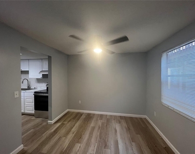 4022 Beaver Ln Ne - Photo Thumbnail 3