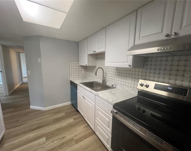 4022 Beaver Ln Ne - Photo Thumbnail 4
