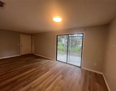 4022 Beaver Ln Ne - Photo Thumbnail 8