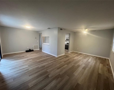 4022 Beaver Ln Ne - Photo Thumbnail 2