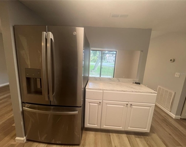 4022 Beaver Ln Ne - Photo Thumbnail 5