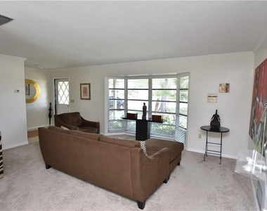 3926 Calliandra Drive - Photo Thumbnail 2