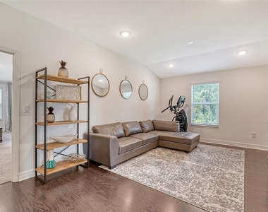 3092 Via Sienna Circle - Photo Thumbnail 15