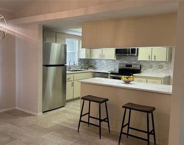 2193 Cork Oak Street E - Photo Thumbnail 9