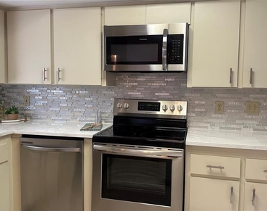 2193 Cork Oak Street E - Photo Thumbnail 12
