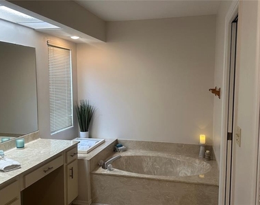 2193 Cork Oak Street E - Photo Thumbnail 21