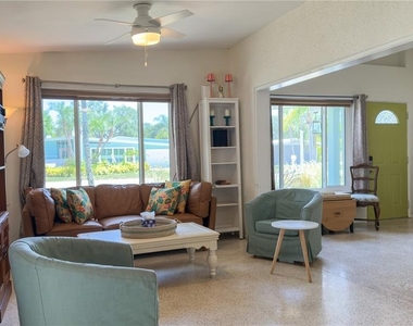 2215 Alvarado Lane - Photo Thumbnail 5