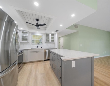 5865 Tidewood Avenue - Photo Thumbnail 6