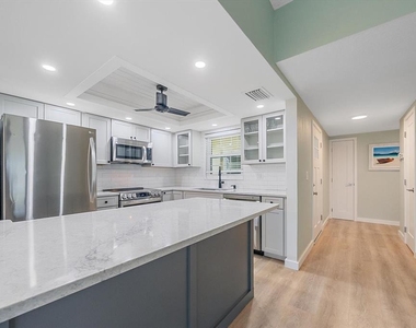5865 Tidewood Avenue - Photo Thumbnail 4
