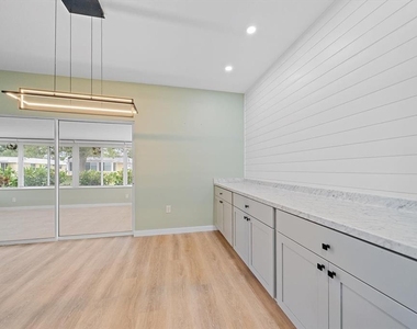 5865 Tidewood Avenue - Photo Thumbnail 11