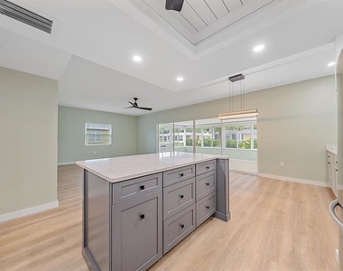 5865 Tidewood Avenue - Photo Thumbnail 8