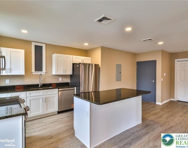 1210 W Turner Street - Photo Thumbnail 5