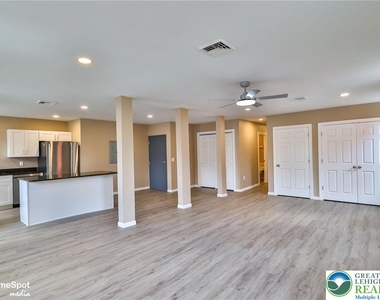 1210 W Turner Street - Photo Thumbnail 9