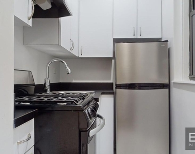 140 East 46th Street  - Photo Thumbnail 2