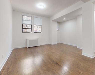 25 West 68th Street  - Photo Thumbnail 2