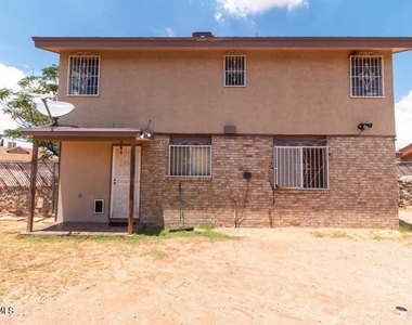 2220 Robert Wynn Street - Photo Thumbnail 13