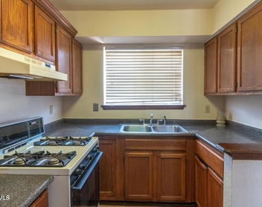 2220 Robert Wynn Street - Photo Thumbnail 5