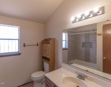 2220 Robert Wynn Street - Photo Thumbnail 10