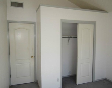 1468 Plaza Verde Drive - Photo Thumbnail 14