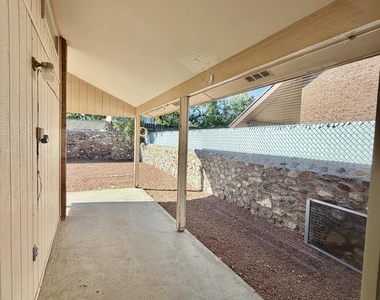 1468 Plaza Verde Drive - Photo Thumbnail 18