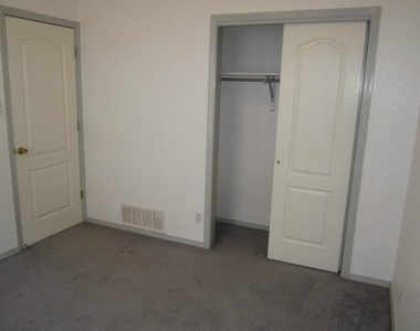 1468 Plaza Verde Drive - Photo Thumbnail 16