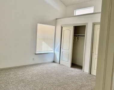 1468 Plaza Verde Drive - Photo Thumbnail 8