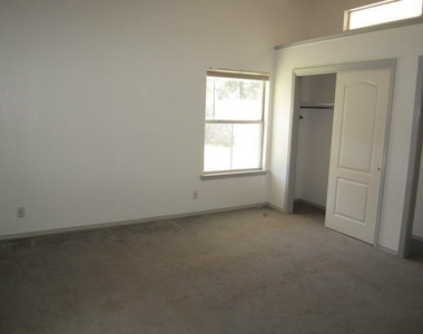 1468 Plaza Verde Drive - Photo Thumbnail 8