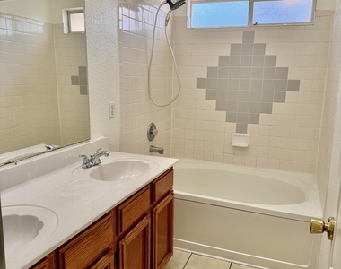 1468 Plaza Verde Drive - Photo Thumbnail 10