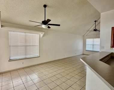 1468 Plaza Verde Drive - Photo Thumbnail 5