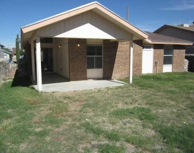 1468 Plaza Verde Drive - Photo Thumbnail 17