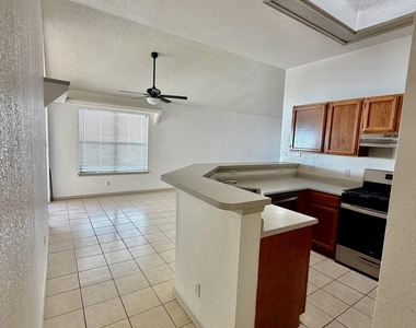 1468 Plaza Verde Drive - Photo Thumbnail 6
