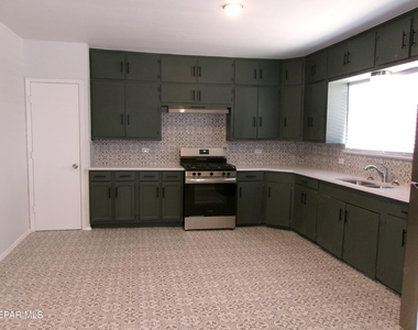 5649 Cory Drive - Photo Thumbnail 4