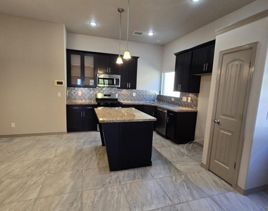 3857 Loma Cortez Drive - Photo Thumbnail 10