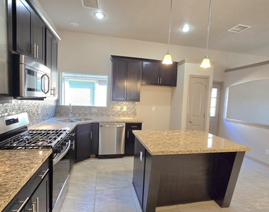 3857 Loma Cortez Drive - Photo Thumbnail 7