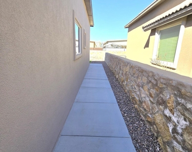3857 Loma Cortez Drive - Photo Thumbnail 21