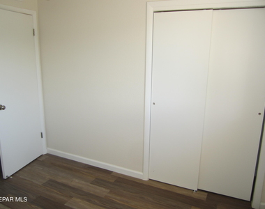 305 Corvena Way - Photo Thumbnail 35