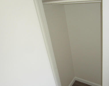 305 Corvena Way - Photo Thumbnail 10