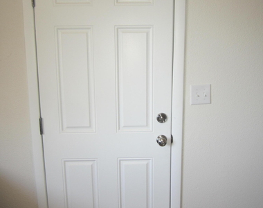 305 Corvena Way - Photo Thumbnail 14