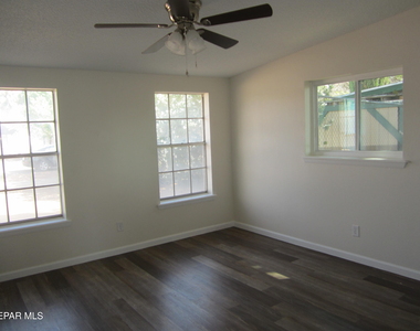 305 Corvena Way - Photo Thumbnail 47