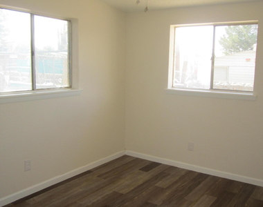 305 Corvena Way - Photo Thumbnail 44