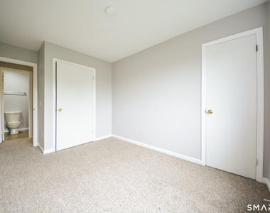 31 Stuart Avenue - Photo Thumbnail 12