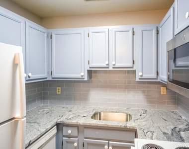 31 Stuart Avenue - Photo Thumbnail 6
