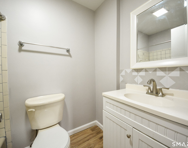 31 Stuart Avenue - Photo Thumbnail 14